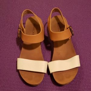 Timeless platform sandals